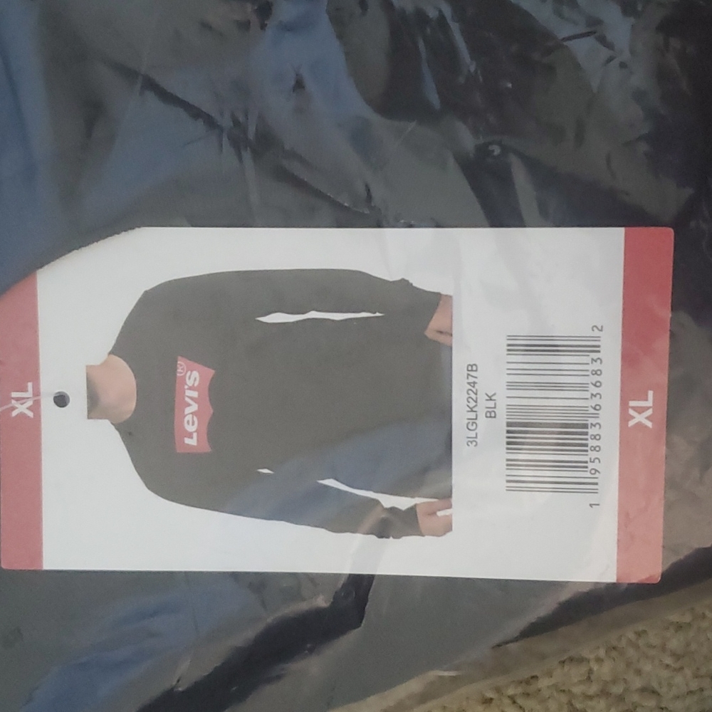 Levi's Long Sleeve tee - Picture 2 of 4